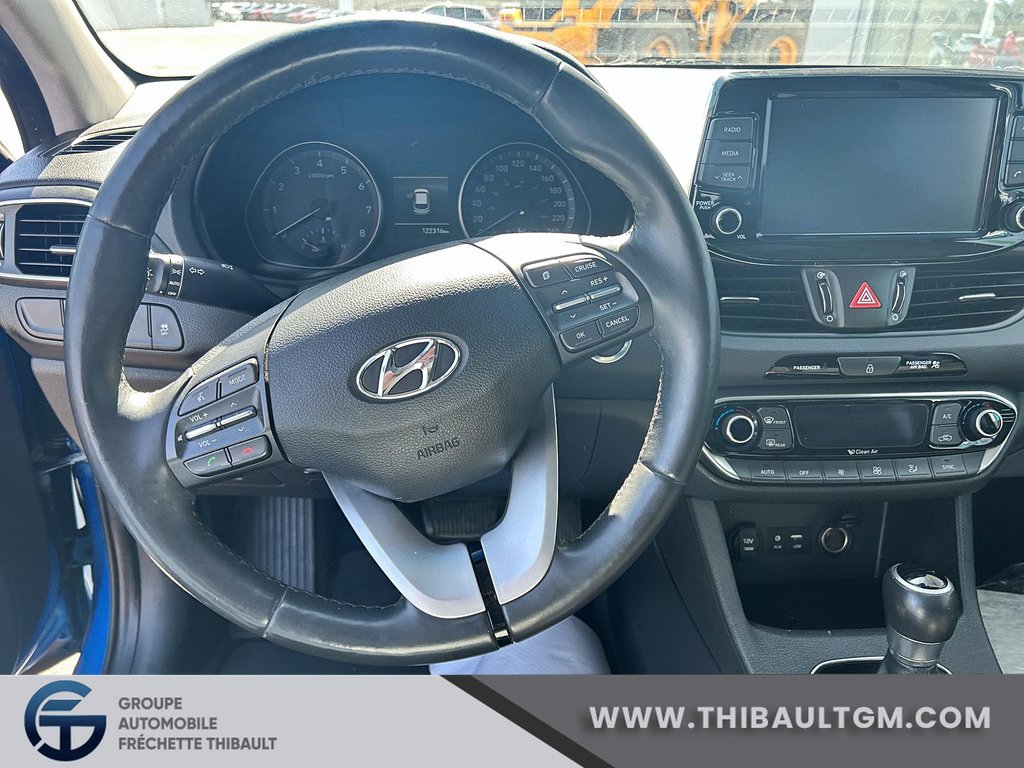 Hyundai Elantra  2018 à Montmagny, Québec - 10 - w1024h768px