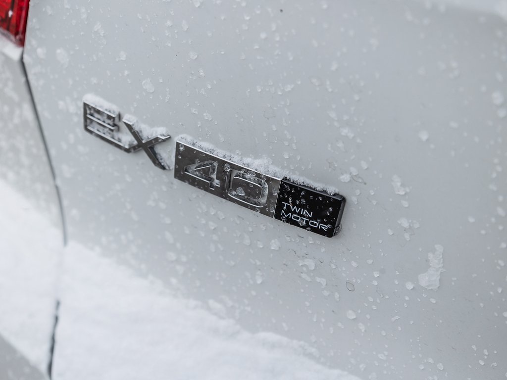 2025 Volvo EX40 Ultra-3