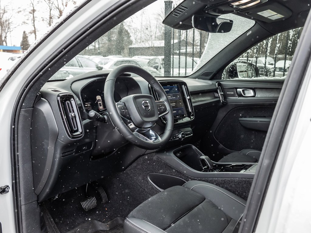 2025 Volvo EX40 Ultra-7