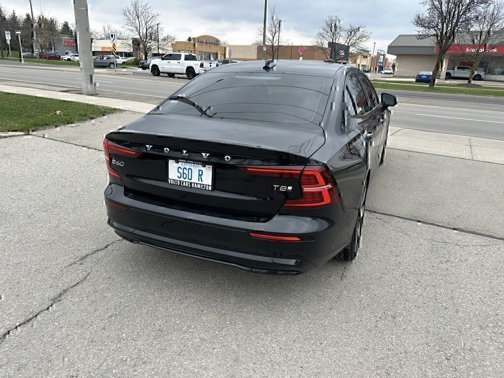 2025 Volvo S60 Plug-In Hybrid Ultra Dark Theme-6