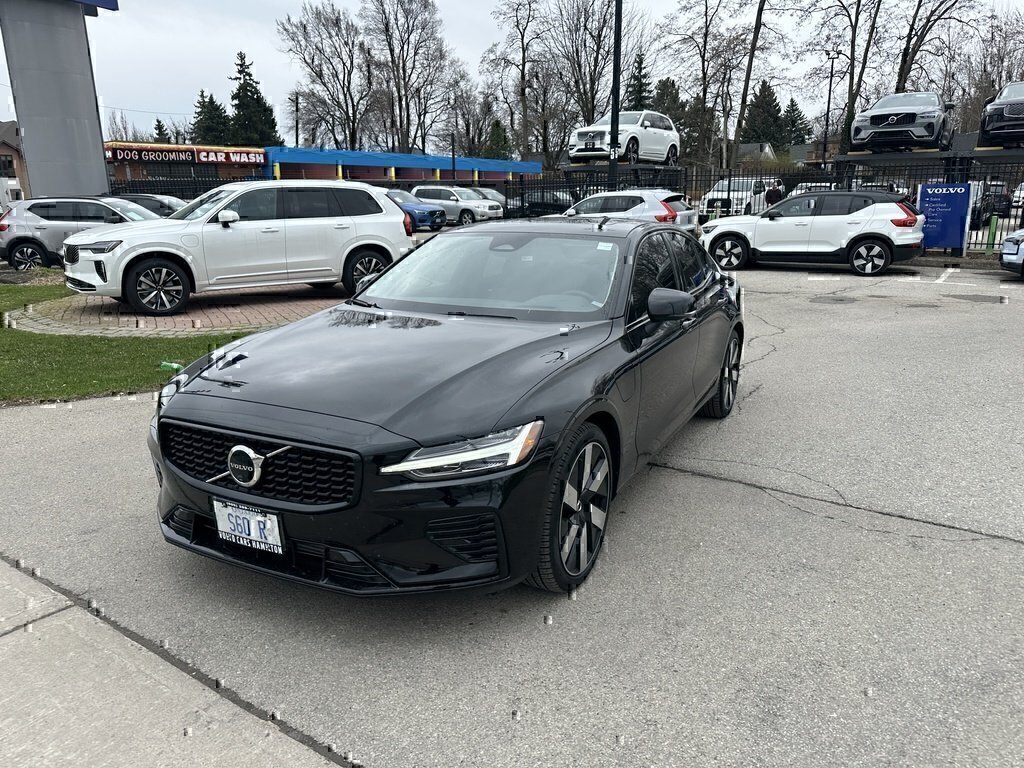 2025 Volvo S60 Plug-In Hybrid Ultra Dark Theme-2