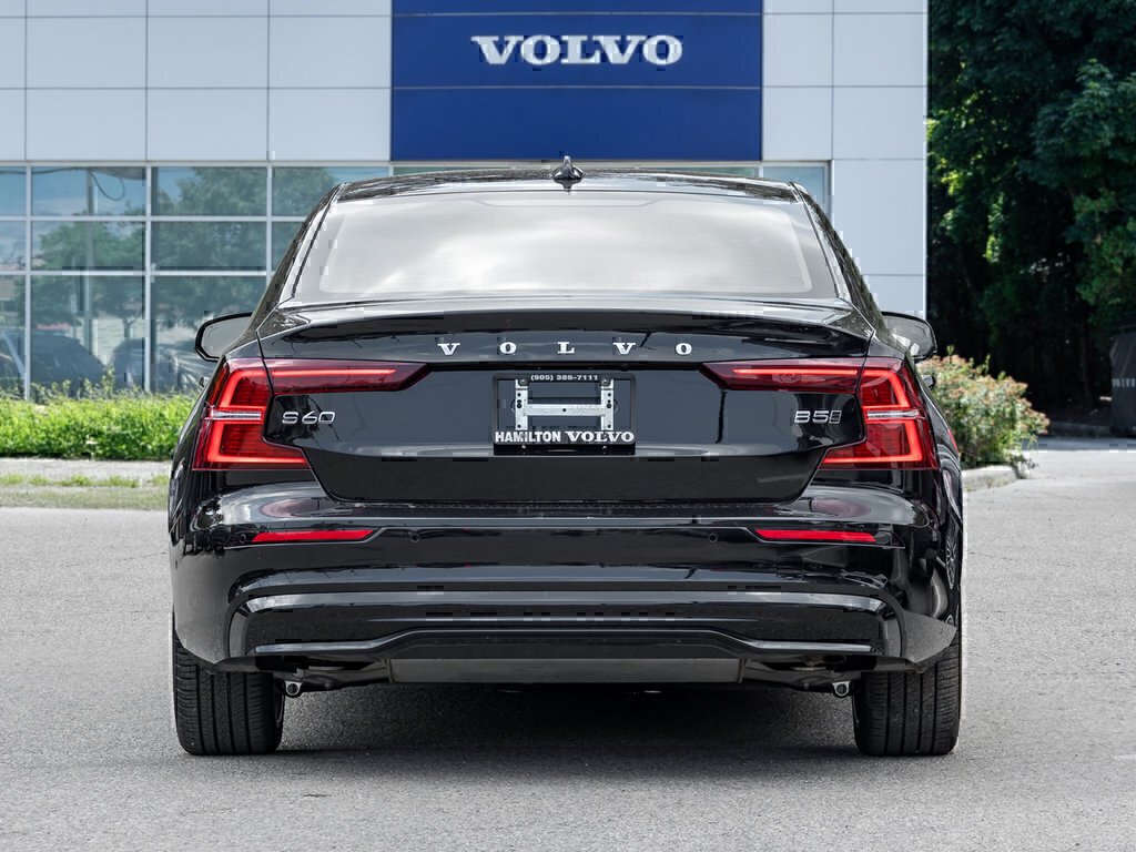 2024 Volvo S60 Plus Dark Theme-5
