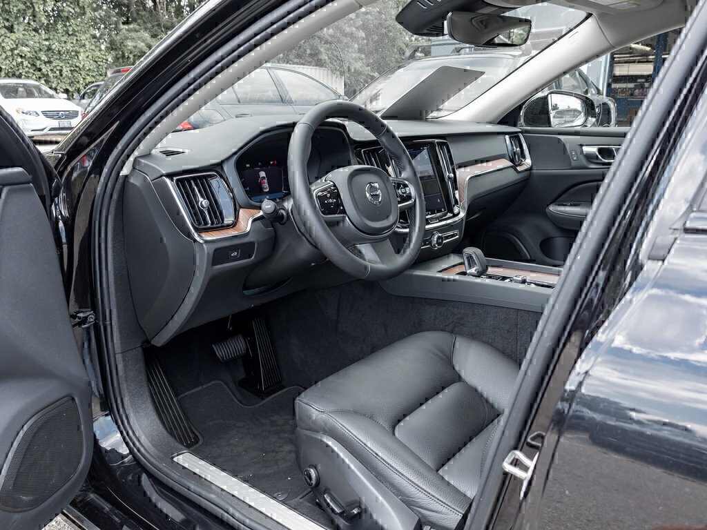 2024 Volvo S60 Plus Dark Theme-6
