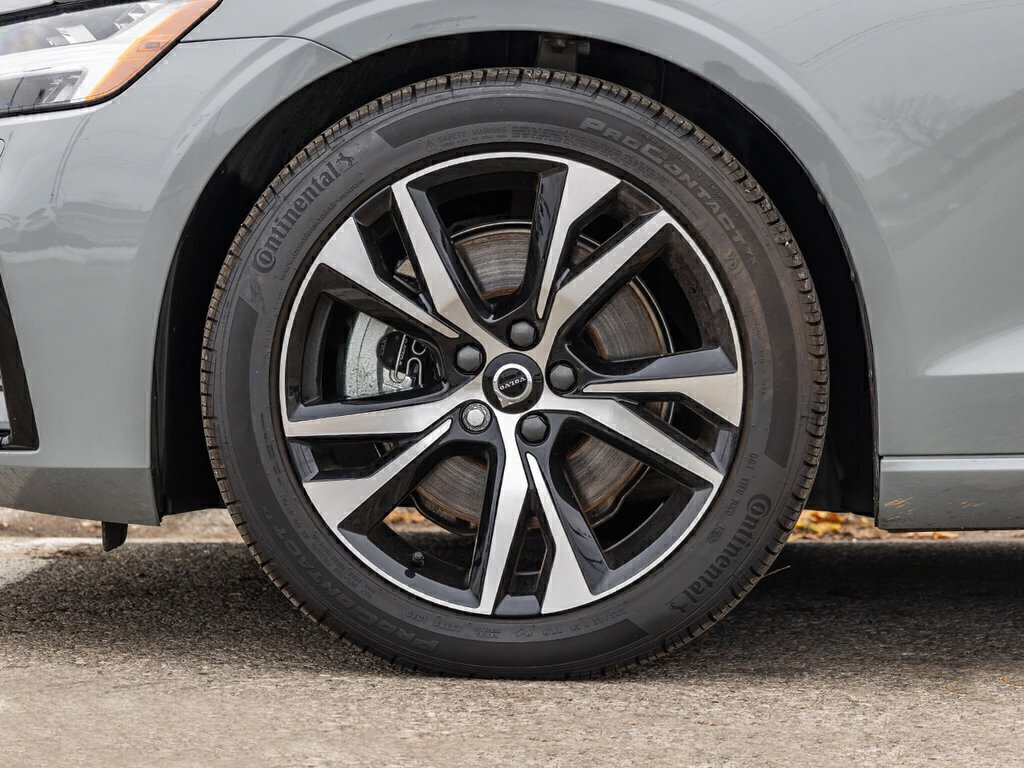 2024 Volvo S60 Core Dark Theme-3