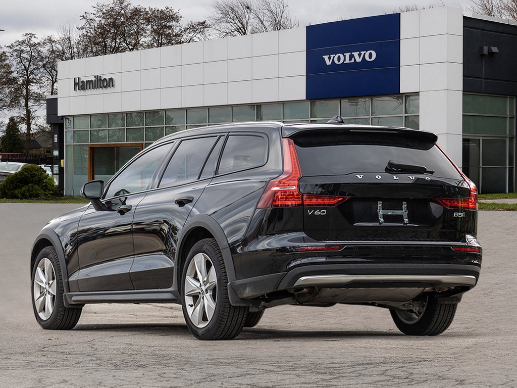 2025 Volvo V60 Cross Country Core-4