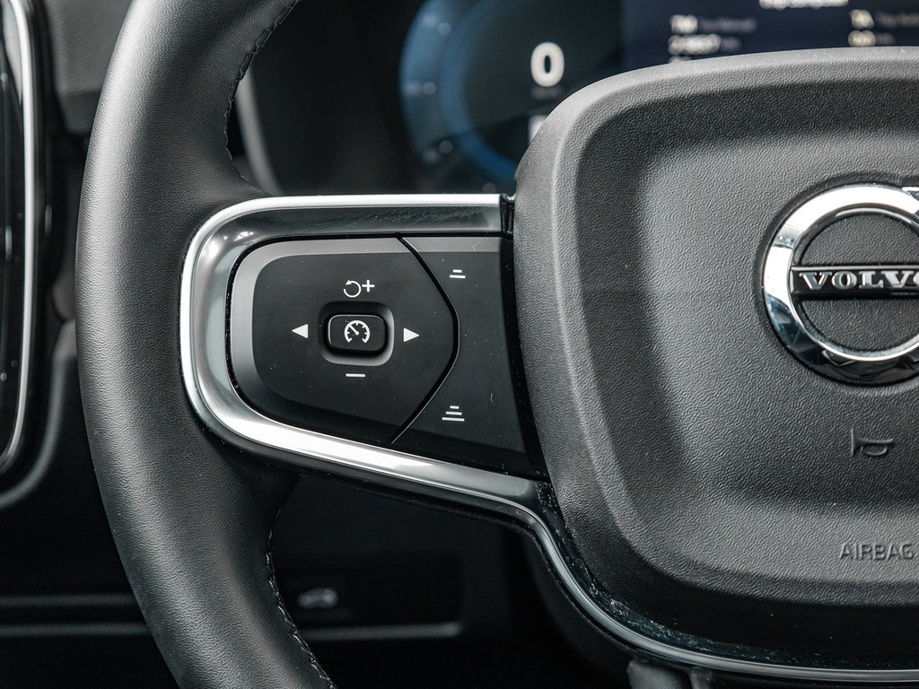 2025 Volvo XC40 Plus Dark Theme-7