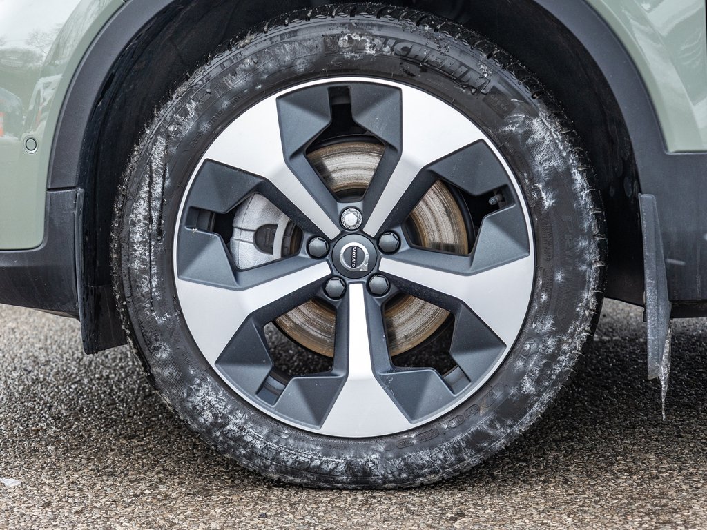 2025 Volvo XC40 Plus Dark Theme-3