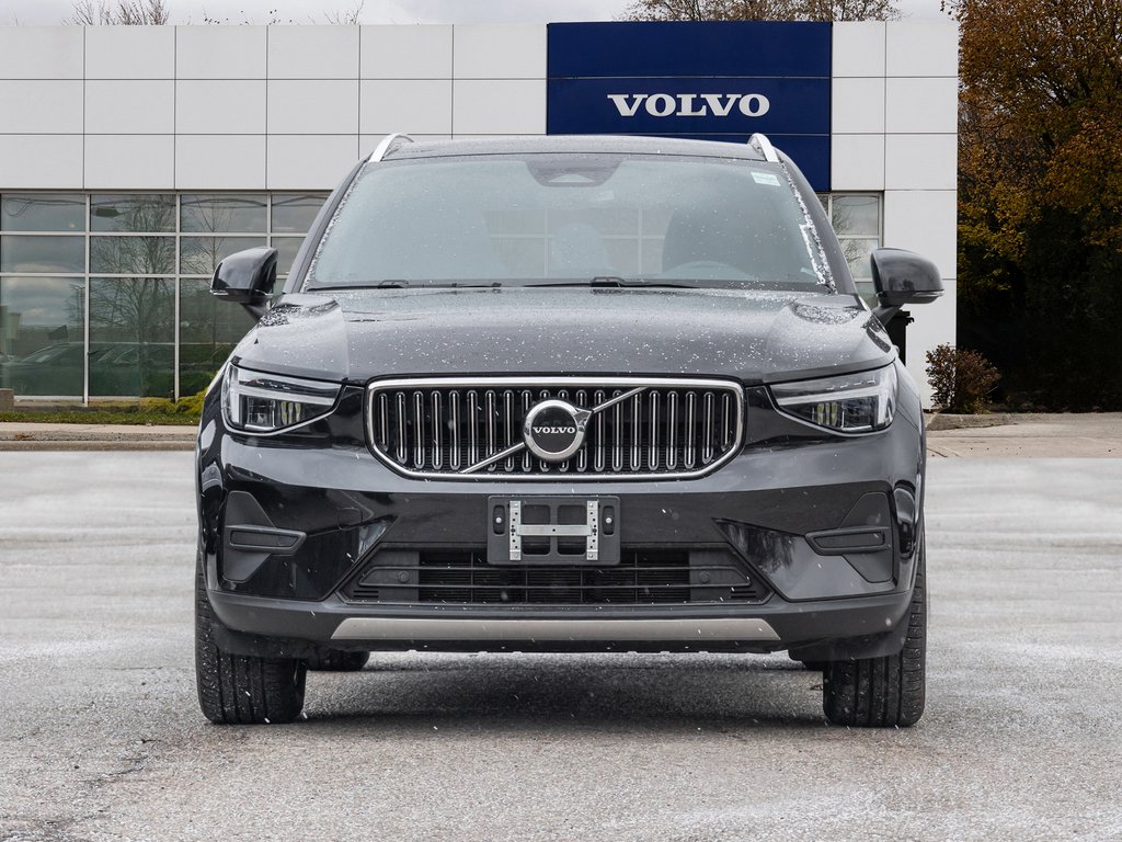 2025 Volvo XC40 Core Bright Theme-1