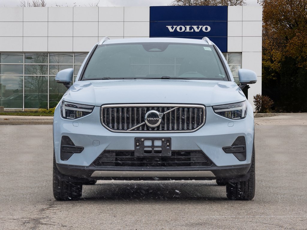 2025 Volvo XC40 Core Bright Theme-1