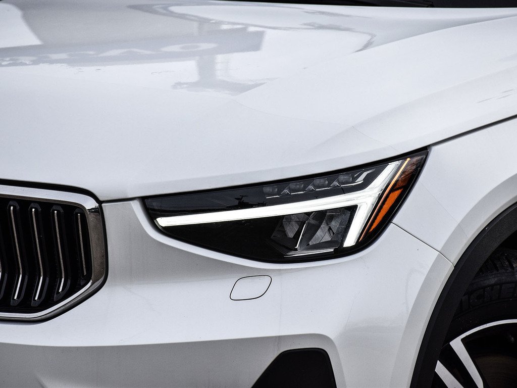2025 Volvo XC40 Core Bright Theme-1