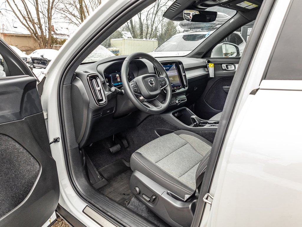 2025 Volvo XC40 Core Bright Theme-6