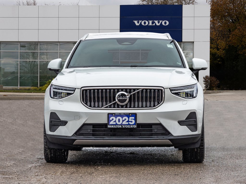 2025 Volvo XC40 Core Bright Theme-1