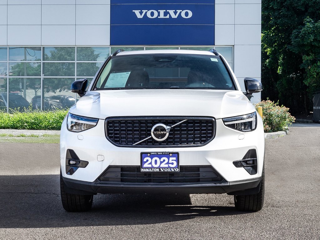 2025 Volvo XC40 Plus Dark Theme-1