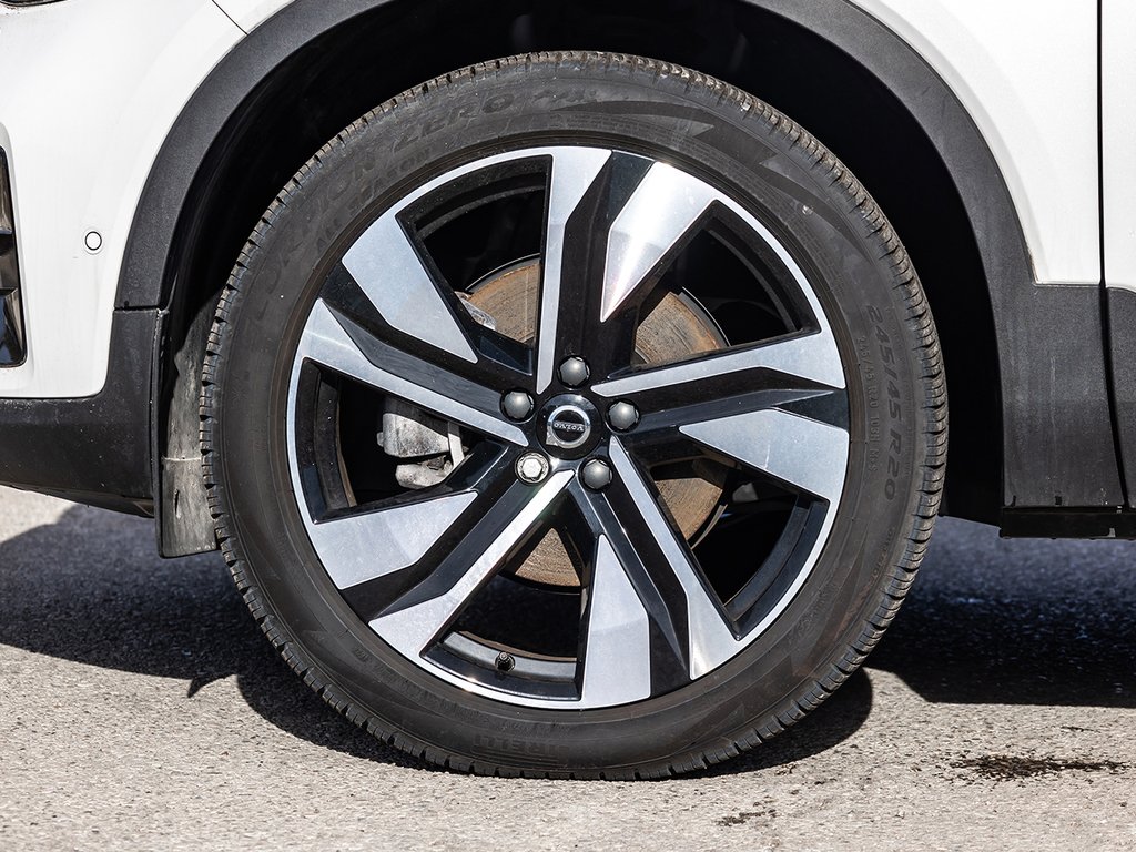 2025 Volvo XC40 Plus Dark Theme-3