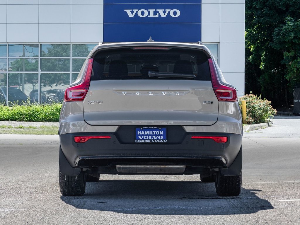 2025 Volvo XC40 Plus Dark Theme-5