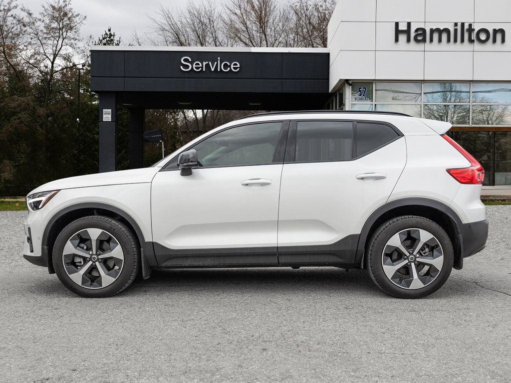 2026 Volvo XC40 Plus Dark Theme-2