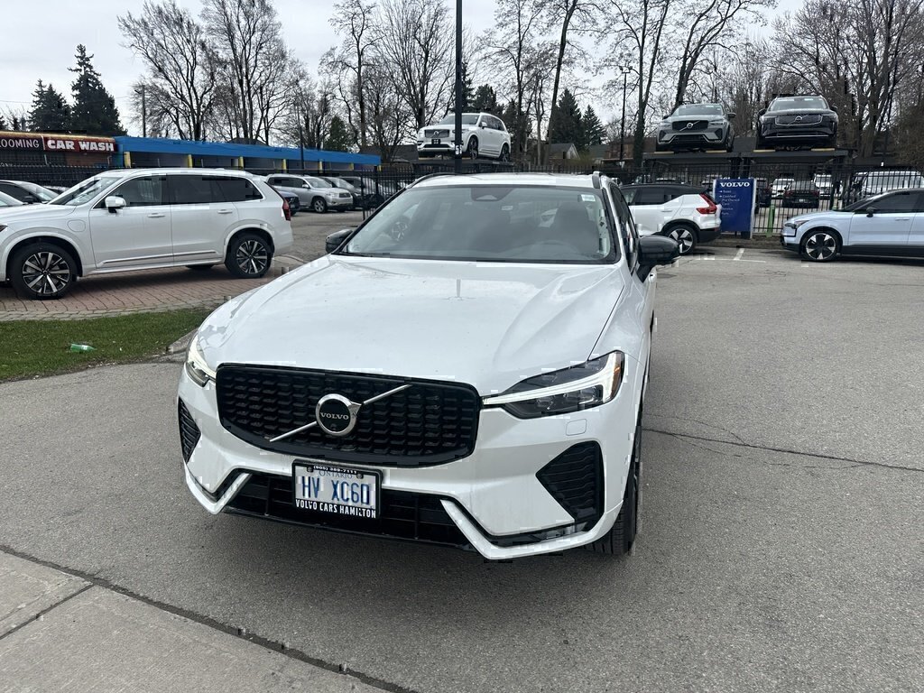 2025 Volvo XC60 Plus Dark Theme-3