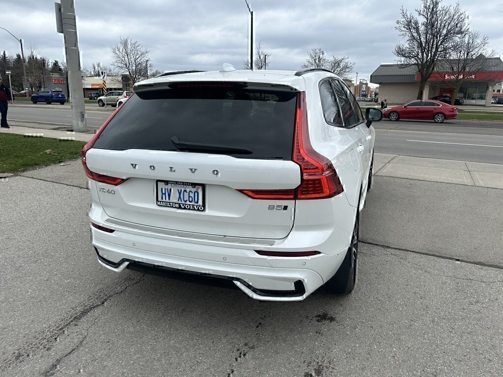 2025 Volvo XC60 Plus Dark Theme-7