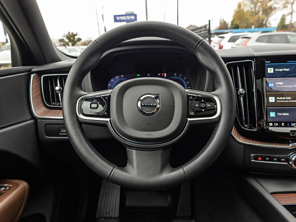 2025 Volvo XC60 Plus Dark Theme-7