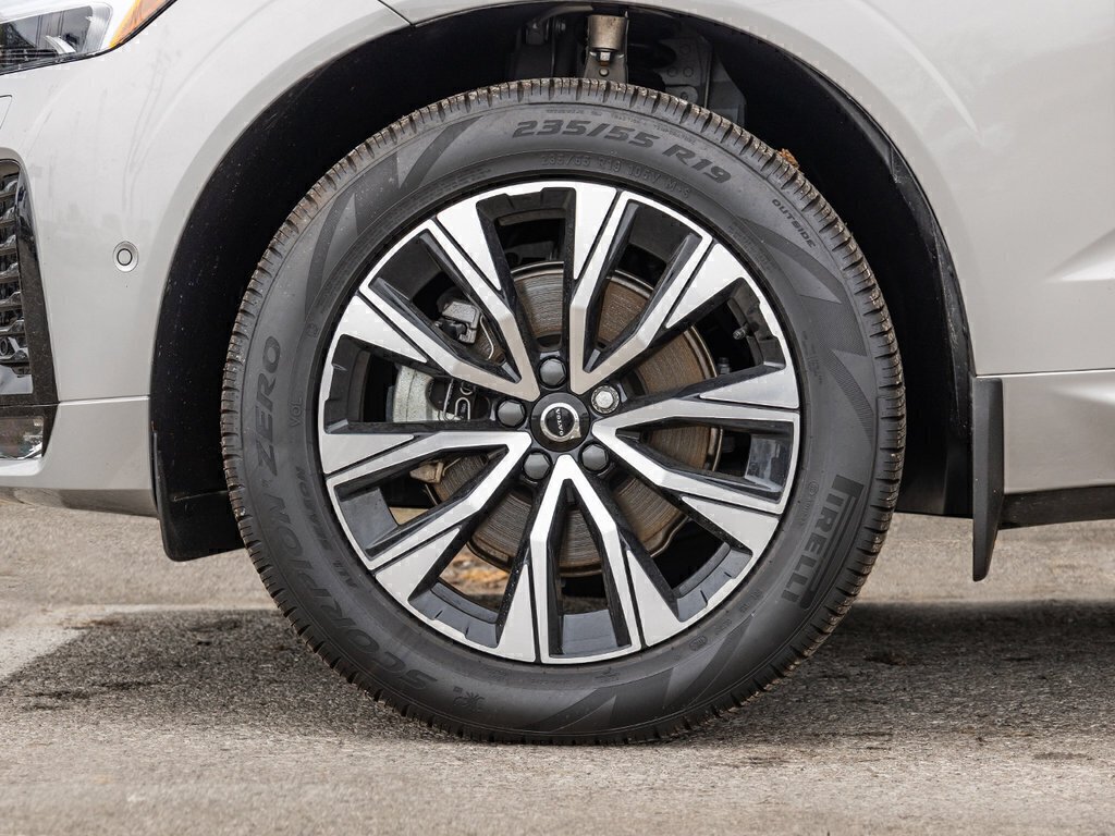 2025 Volvo XC60 Plus Dark Theme-3