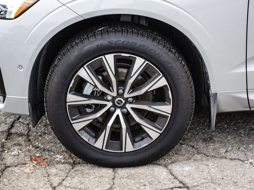 2025 Volvo XC60 Plus Dark Theme-4