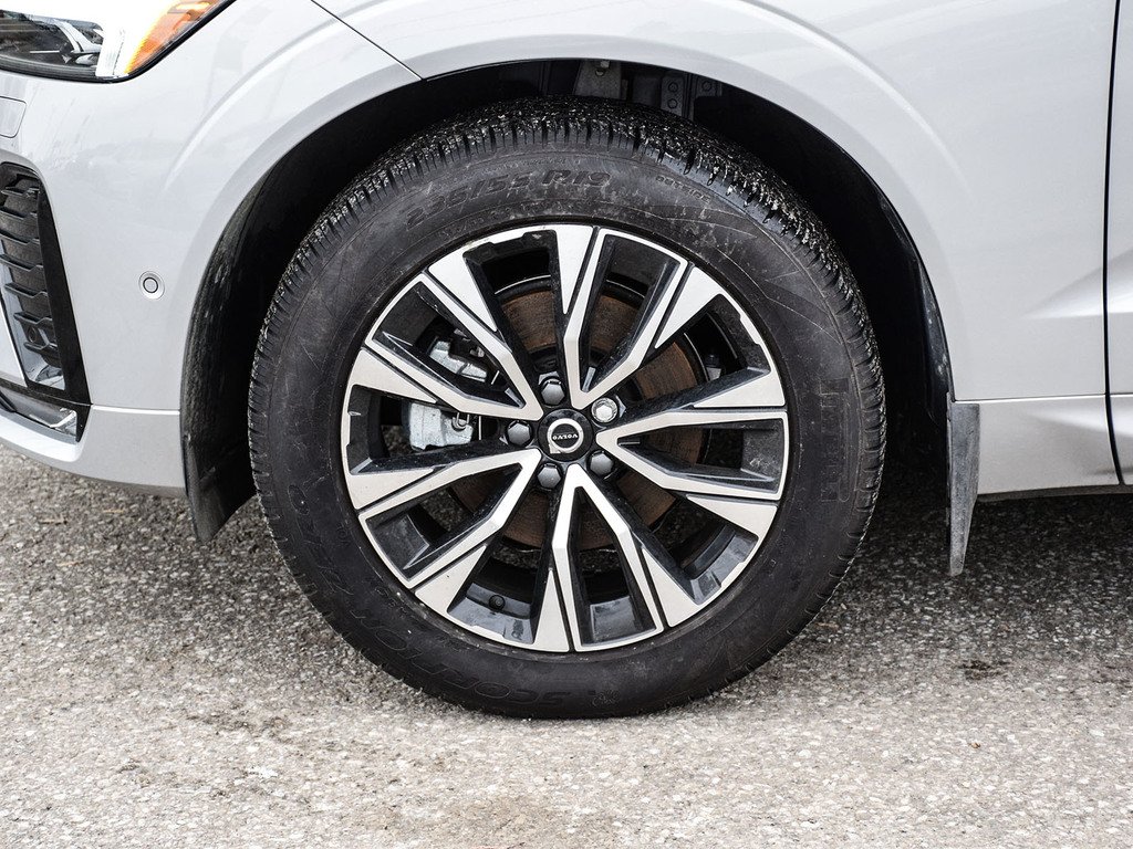 2025 Volvo XC60 Plus Dark Theme-4