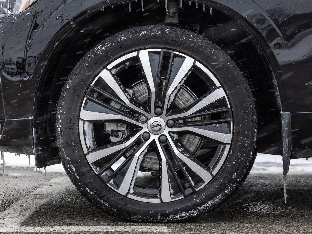 2025 Volvo XC60 Plus Dark Theme-3