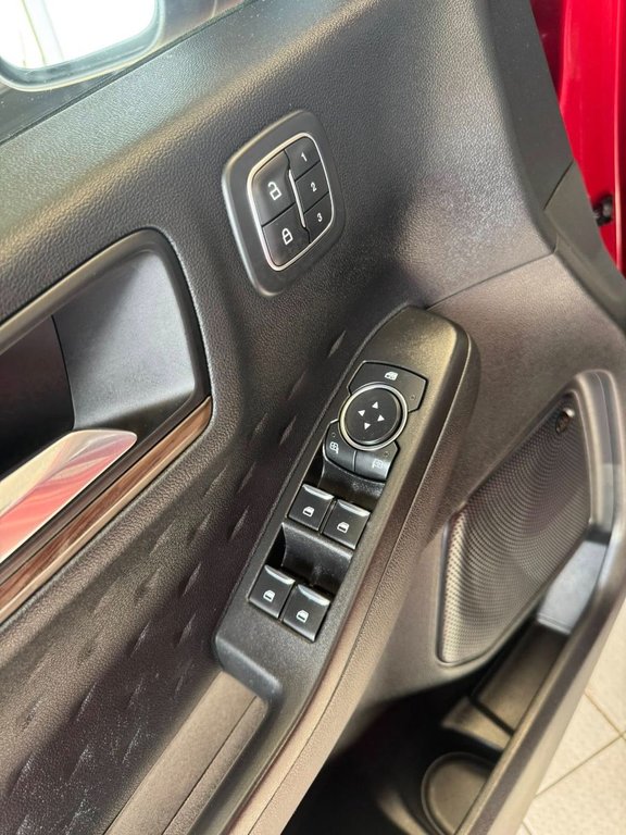 2020 Ford Escape Titanium Hybrid in Hawkesbury, Ontario - 12 - w1024h768px