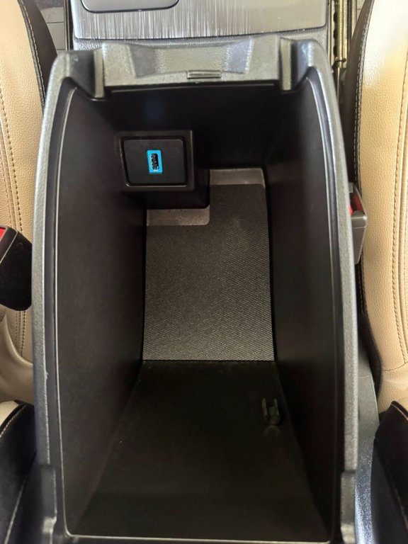 2020 Ford Escape Titanium Hybrid in Hawkesbury, Ontario - 21 - w1024h768px
