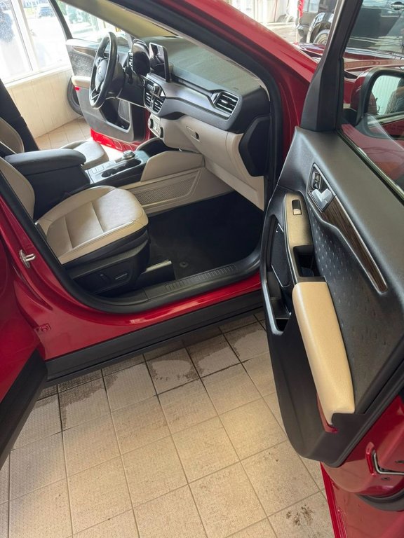 2020 Ford Escape Titanium Hybrid in Hawkesbury, Ontario - 17 - w1024h768px