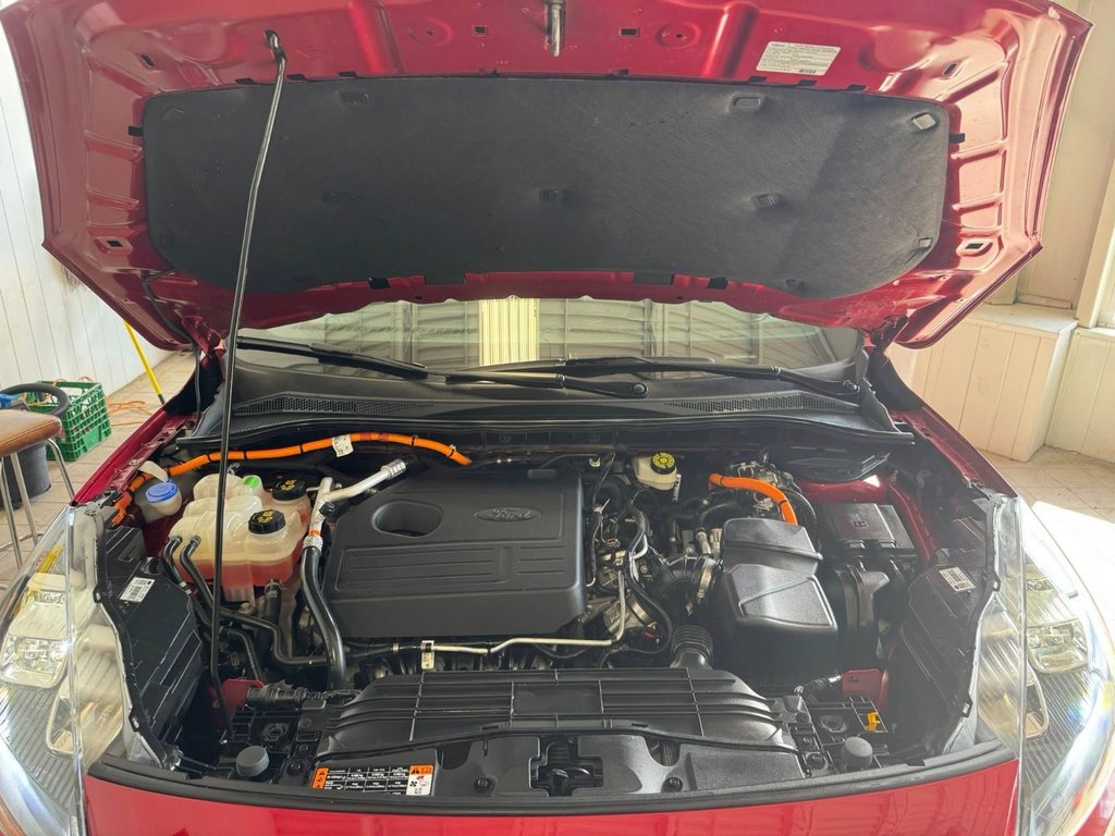 2020 Ford Escape Titanium Hybrid in Hawkesbury, Ontario - 10 - w1024h768px