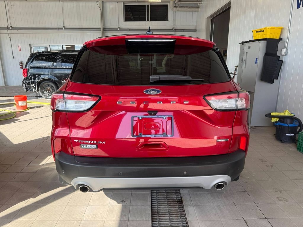 2020 Ford Escape Titanium Hybrid in Hawkesbury, Ontario - 7 - w1024h768px