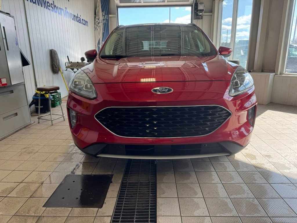 2020 Ford Escape Titanium Hybrid in Hawkesbury, Ontario - 5 - w1024h768px