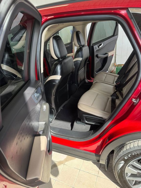 2020 Ford Escape Titanium Hybrid in Hawkesbury, Ontario - 14 - w1024h768px