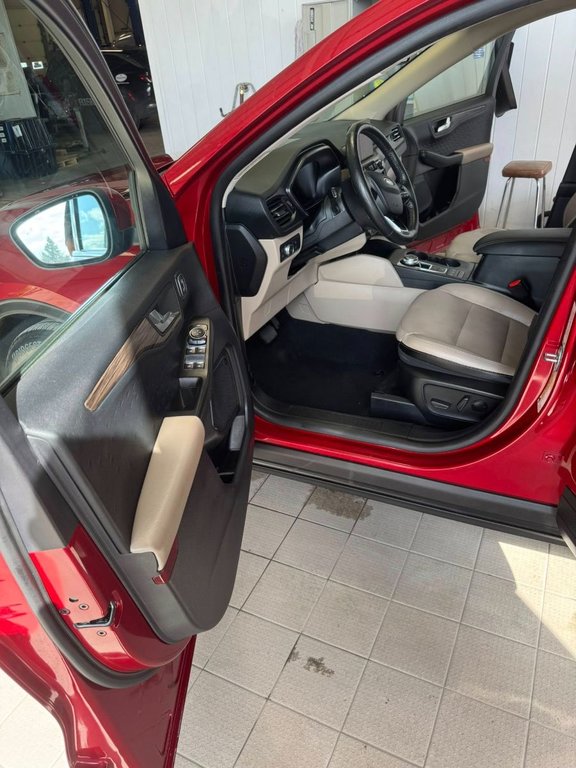 2020 Ford Escape Titanium Hybrid in Hawkesbury, Ontario - 11 - w1024h768px