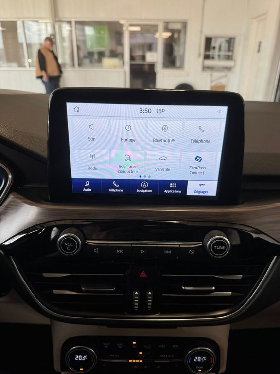 2020 Ford Escape Titanium Hybrid in Hawkesbury, Ontario - 27 - w1024h768px