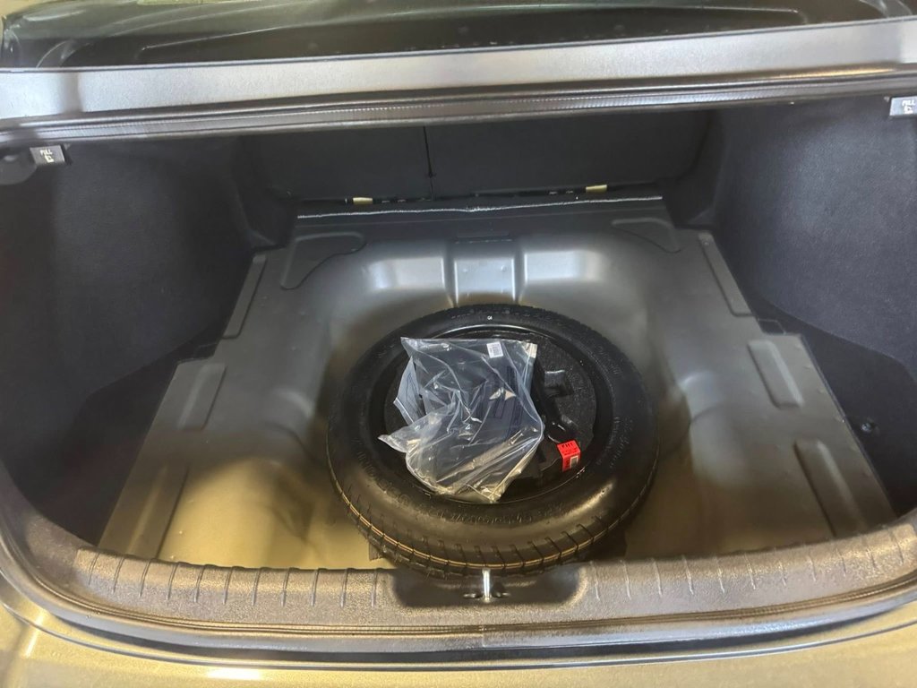 2023 Hyundai Elantra Hybrid Luxury in Hawkesbury, Ontario - 37 - w1024h768px