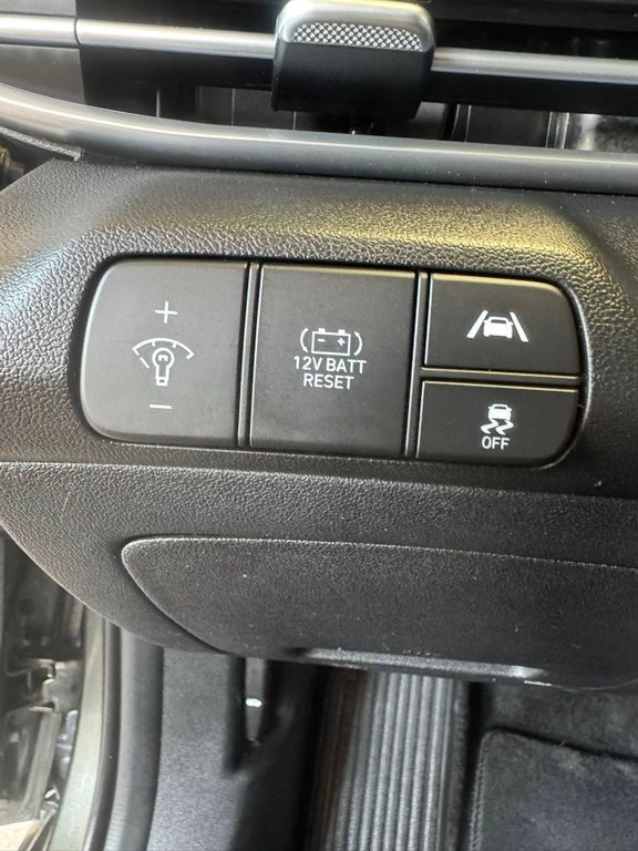 2023 Hyundai Elantra Hybrid Luxury in Hawkesbury, Ontario - 33 - w1024h768px