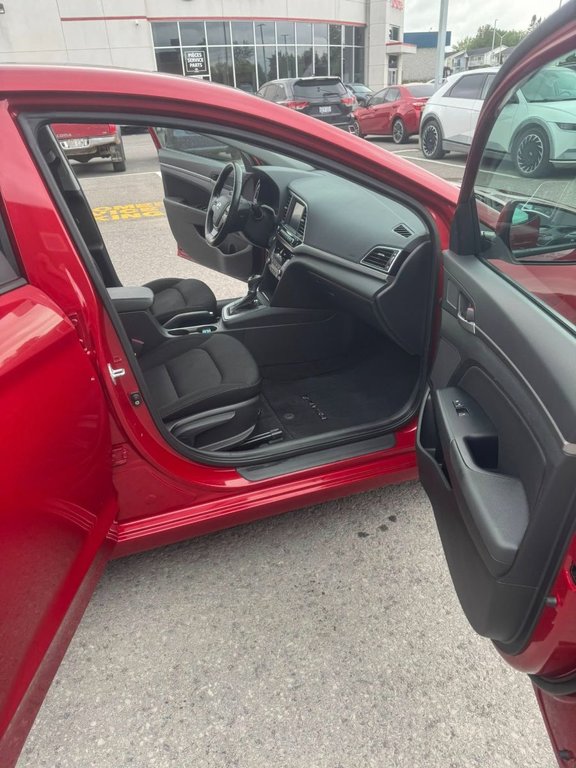 2017 Hyundai Elantra GLS in Hawkesbury, Ontario - 9 - w1024h768px