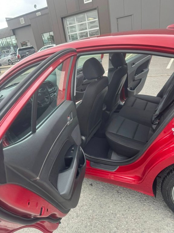 2017 Hyundai Elantra GLS in Hawkesbury, Ontario - 8 - w1024h768px