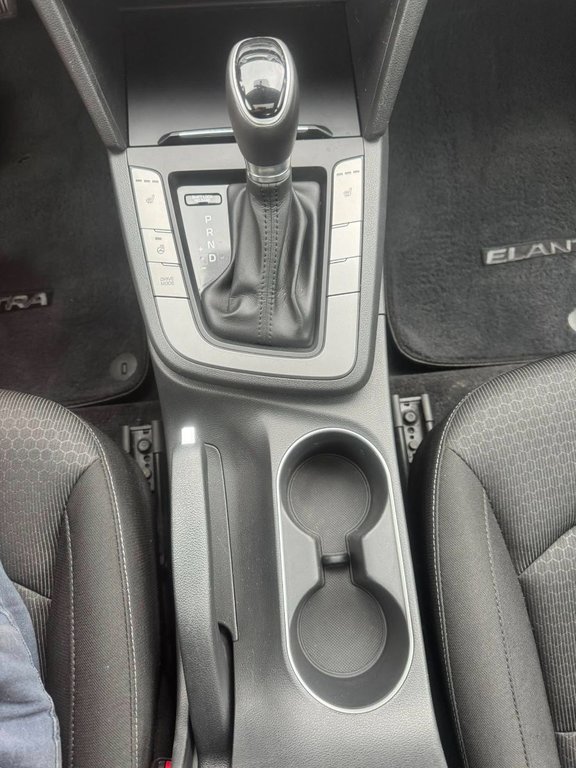 2017 Hyundai Elantra GLS in Hawkesbury, Ontario - 11 - w1024h768px