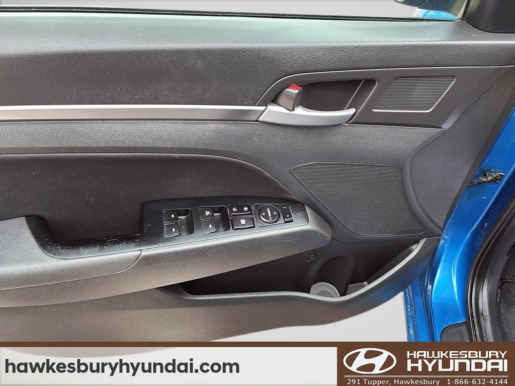2017 Hyundai Elantra GL in Hawkesbury, Ontario - 11 - w1024h768px