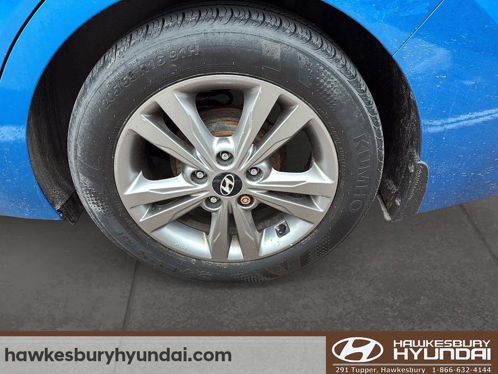 2017 Hyundai Elantra GL in Hawkesbury, Ontario - 7 - w1024h768px