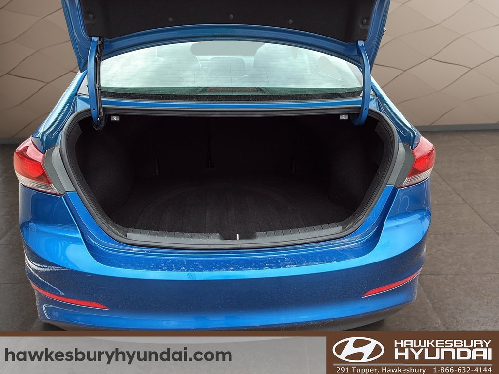 2017 Hyundai Elantra GL in Hawkesbury, Ontario - 6 - w1024h768px