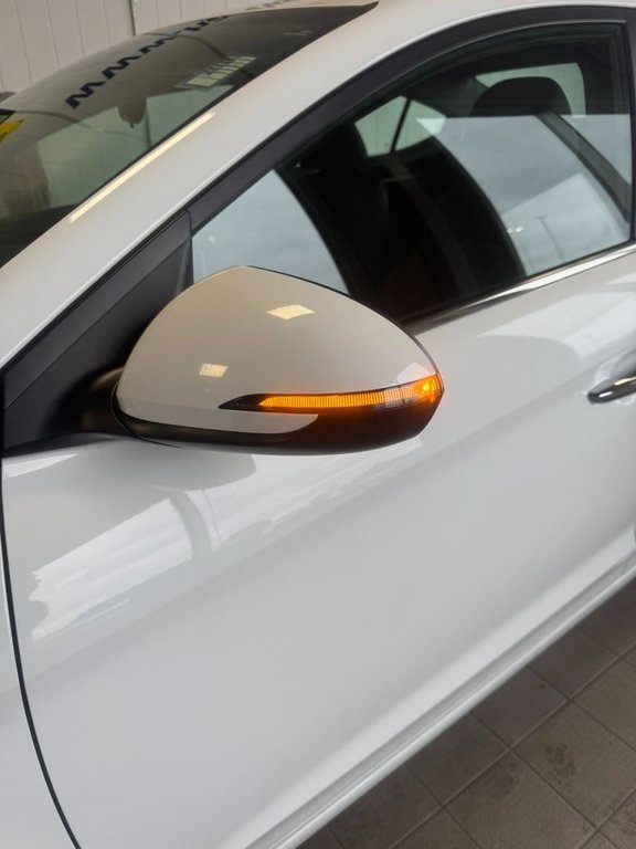 2020 Hyundai Elantra Luxury in Hawkesbury, Ontario - 10 - w1024h768px