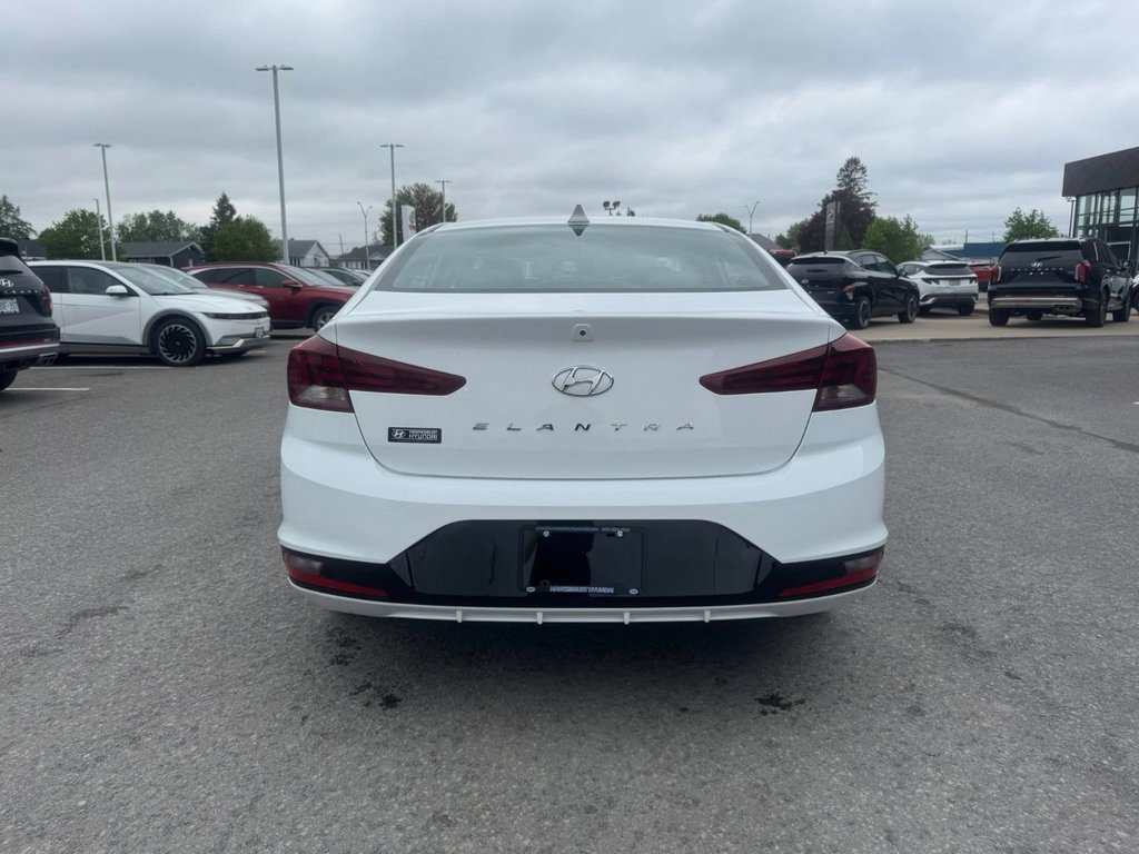 2020 Hyundai Elantra Luxury in Hawkesbury, Ontario - 15 - w1024h768px