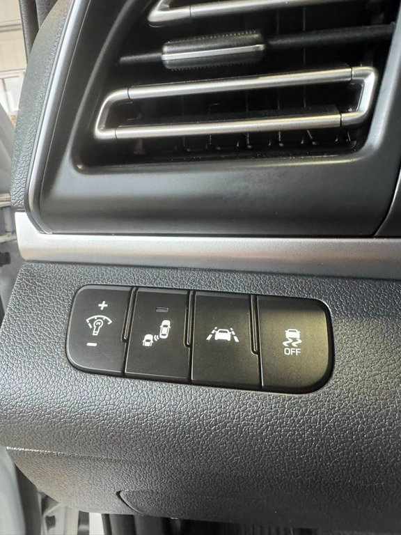 2020 Hyundai Elantra Luxury in Hawkesbury, Ontario - 33 - w1024h768px