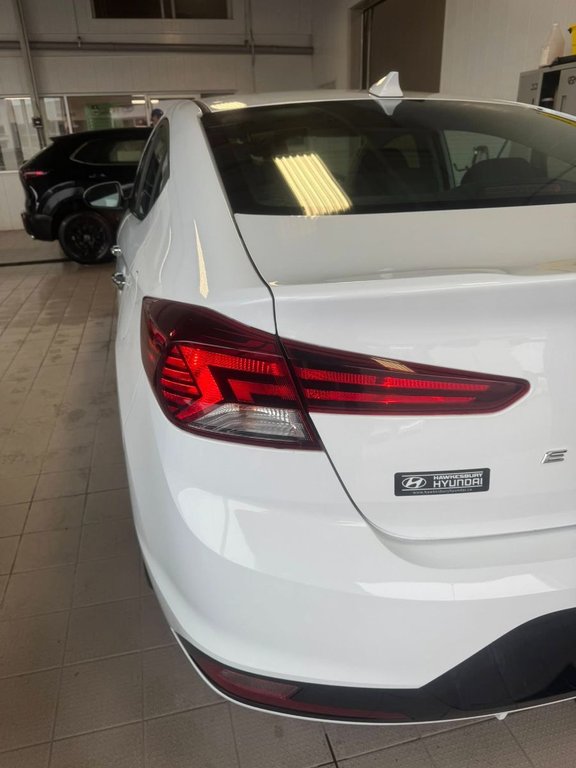 2020 Hyundai Elantra Luxury in Hawkesbury, Ontario - 13 - w1024h768px
