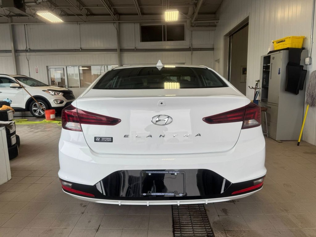 2020 Hyundai Elantra Luxury in Hawkesbury, Ontario - 12 - w1024h768px