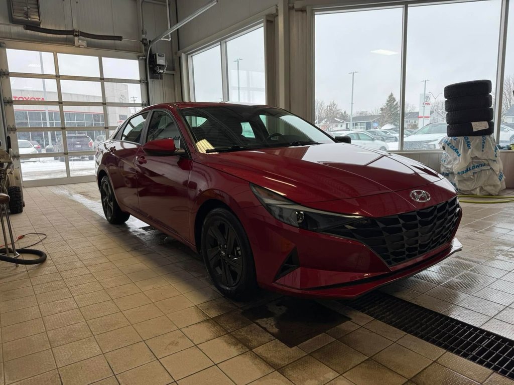 2021 Hyundai Elantra Preferred in Hawkesbury, Ontario - 5 - w1024h768px